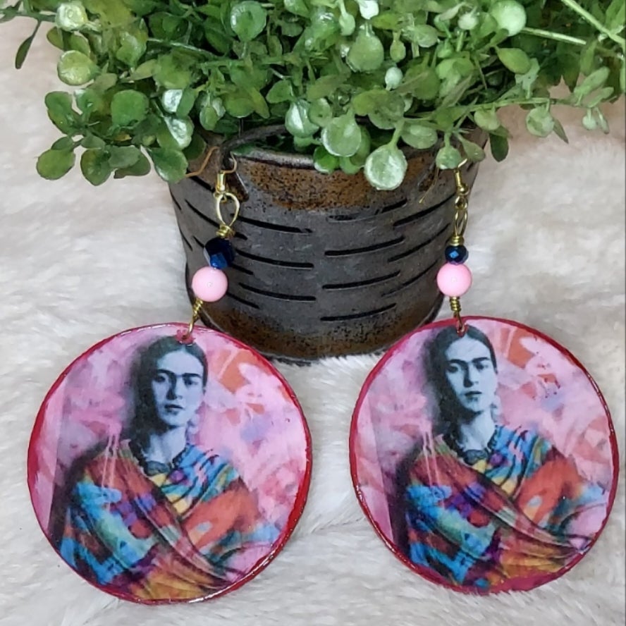 Frida in Pink Feather